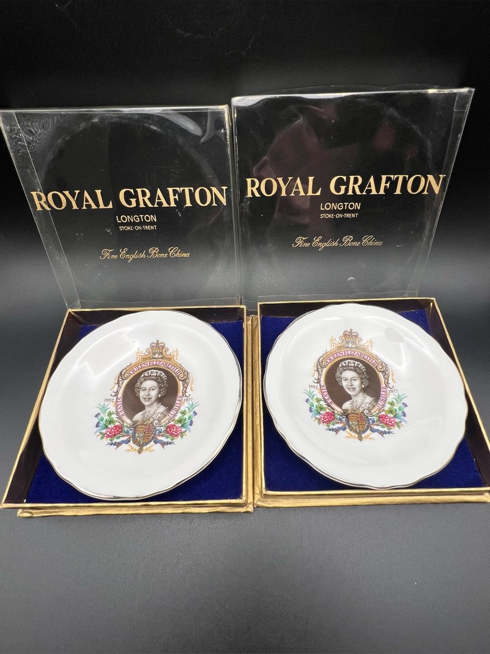 👑 VTG Royal Grafton Queen Elizabeth II 1977 Silver Jubilee Mini Plates Set of 2